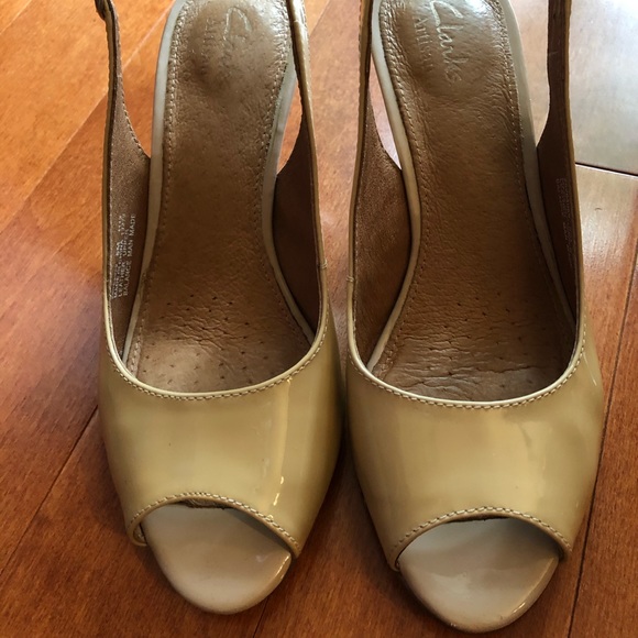 Clarks Sling Back Shoes - Picture 2 of 7